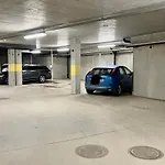 Close To Center And Naesijaervi - Free Parking, Ac, And Two Double Beds *