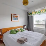 Close To Center And Naesijaervi - Free Parking, Ac, And Two Double Beds Tampere