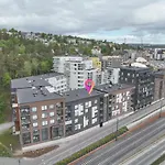 Close To Center And Naesijaervi - Free Parking, Ac, And Two Double Beds