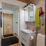 Close To Center And Naesijaervi - Free Parking, Ac, And Two Double Beds