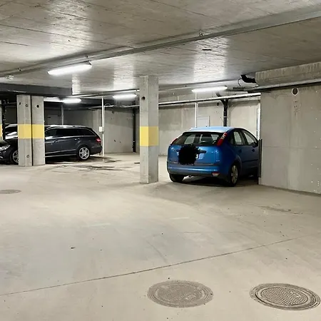 Close To Center And Naesijaervi - Free Parking, Ac, And Two Double Beds *