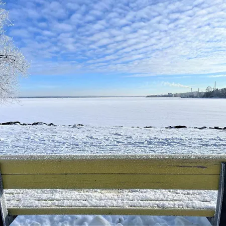 Close To Center And Naesijaervi - Free Parking, Ac, And Two Double Beds Apartment *