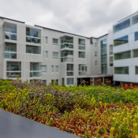 Close To Center And Naesijaervi - Free Parking, Ac, And Two Double Beds