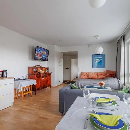 Close To Center And Naesijaervi - Free Parking, Ac, And Two Double Beds Apartment *