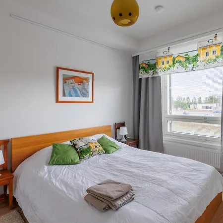Close To Center And Naesijaervi - Free Parking, Ac, And Two Double Beds Tampere