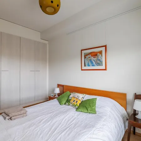 Apartment Close To Center And Naesijaervi - Free Parking, Ac, And Two Double Beds *