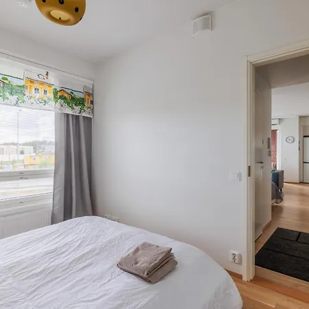 Apartment Close To Center And Naesijaervi - Free Parking, Ac, And Two Double Beds *