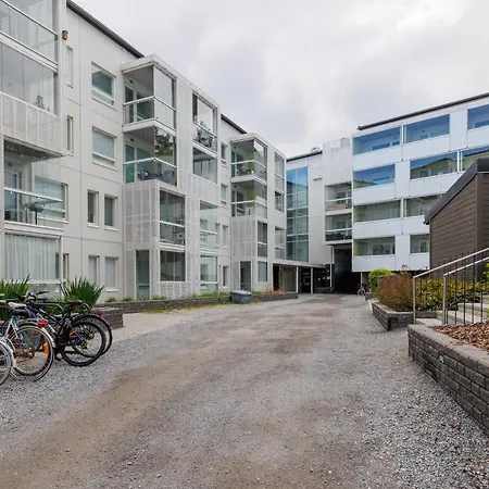 Apartment Close To Center And Naesijaervi - Free Parking, Ac, And Two Double Beds Tampere