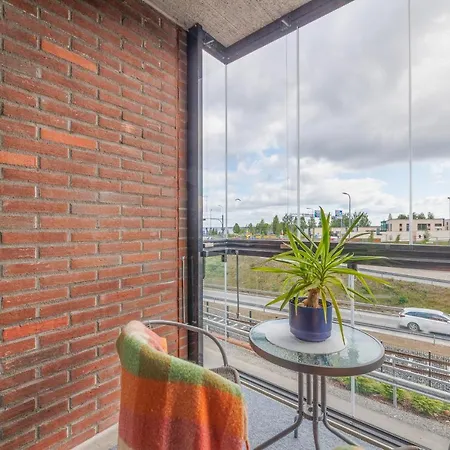 Close To Center And Naesijaervi - Free Parking, Ac, And Two Double Beds Apartment *