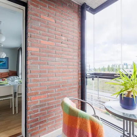 Apartamento Close To Center And Naesijaervi - Free Parking, Ac, And Two Double Beds