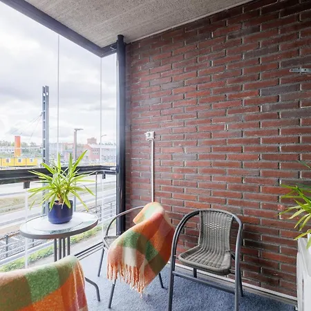 Close To Center And Naesijaervi - Free Parking, Ac, And Two Double Beds * Tampere