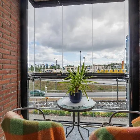 Close To Center And Naesijaervi - Free Parking, Ac, And Two Double Beds *