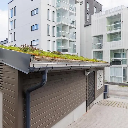 Close To Center And Naesijaervi - Free Parking, Ac, And Two Double Beds