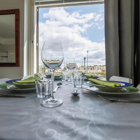 Close To Center And Naesijaervi - Free Parking, Ac, And Two Double Beds Apartment